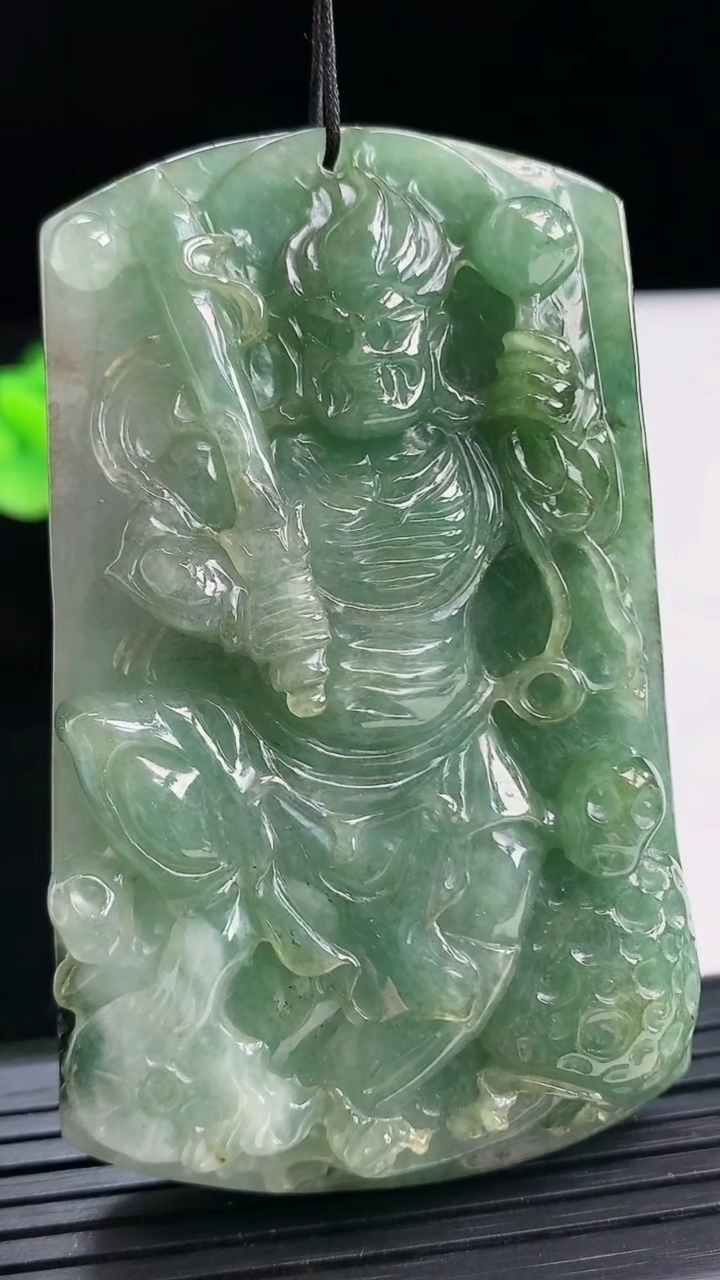 天然A货翡翠不动明王吊坠尺寸70.1-42.5-13.2重:83.83g 66
4月4日