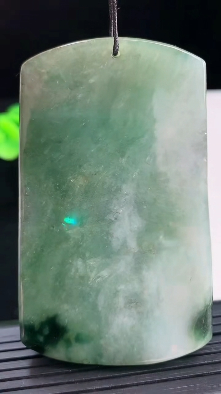 天然A货翡翠不动明王吊坠尺寸70.1-42.5-13.2重:83.83g 66
4月4日