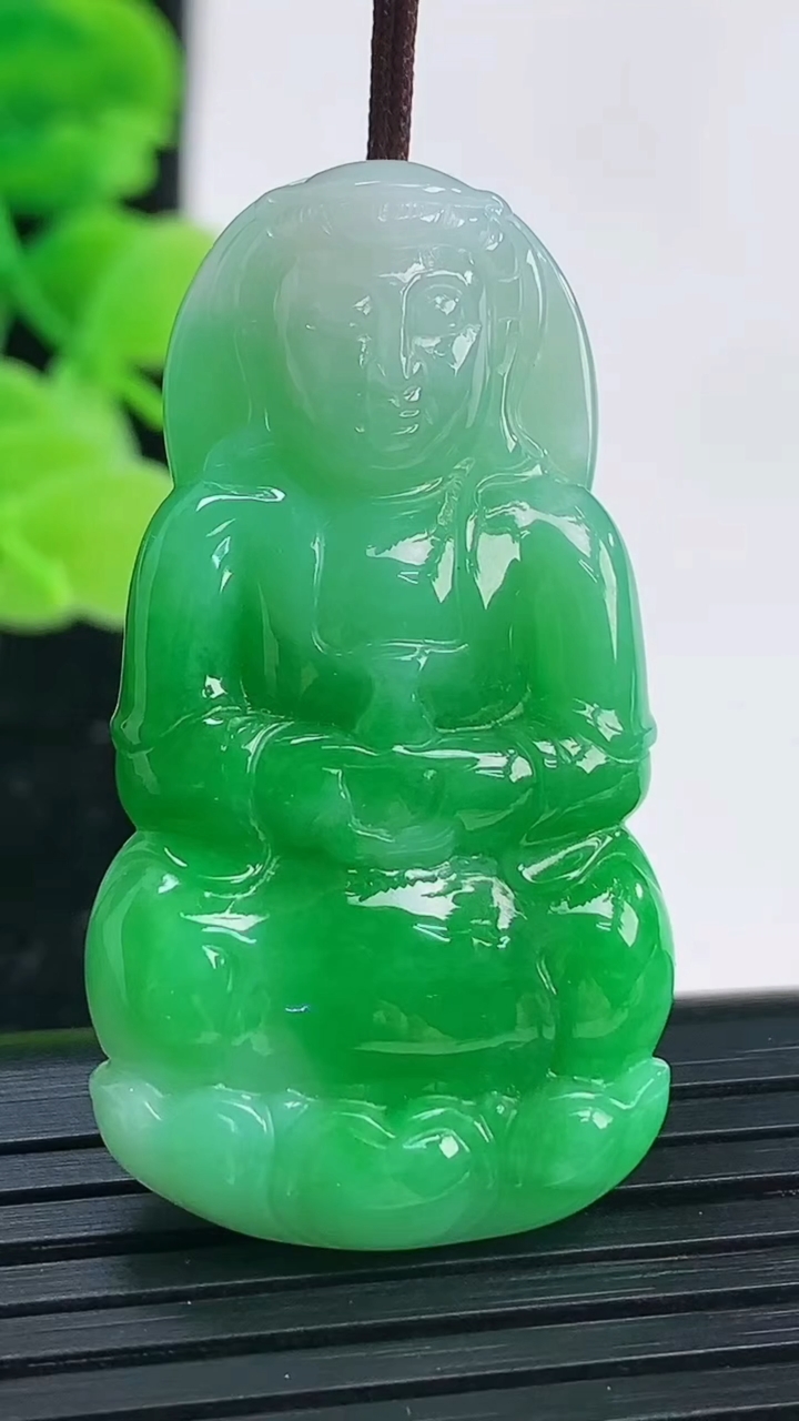 天然A货翡翠观音菩萨吊坠尺寸40.3-21.9-6.6重量:11.35g
4月4日