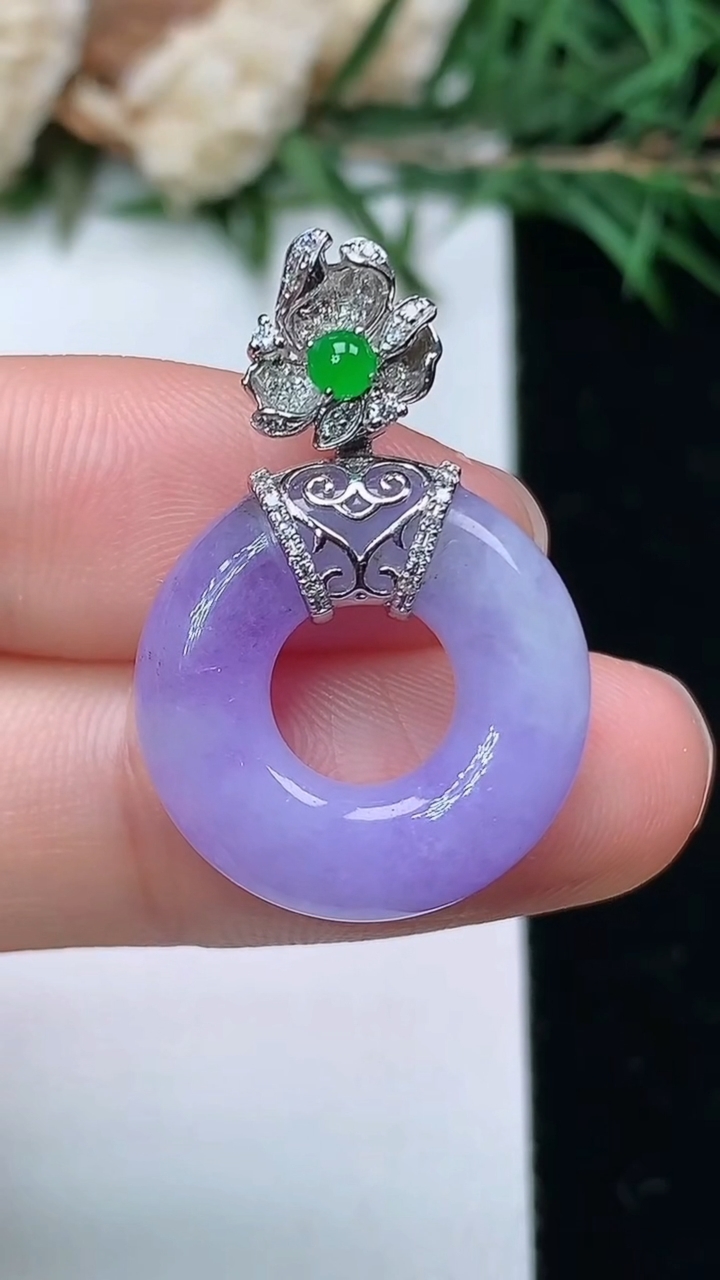 天然A货翡翠k金紫罗兰平安环吊坠，尺寸18.7-5，重量:4.58g
4月4日