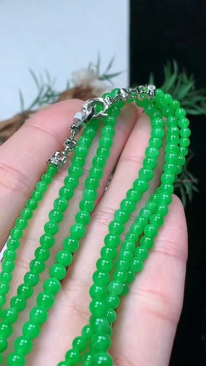 天然A货翡翠圆珠项链，尺寸4.7-171颗，重量:14.83g4月4日
工厂直销收藏佳品,种好水足，色泽均匀，有种有色，上手高大气！