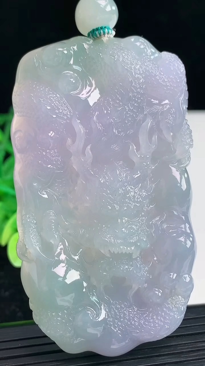 天然A货翡翠紫罗兰龙牌吊坠尺寸71.8-41.6-11.4重量:71.14g
4月4日