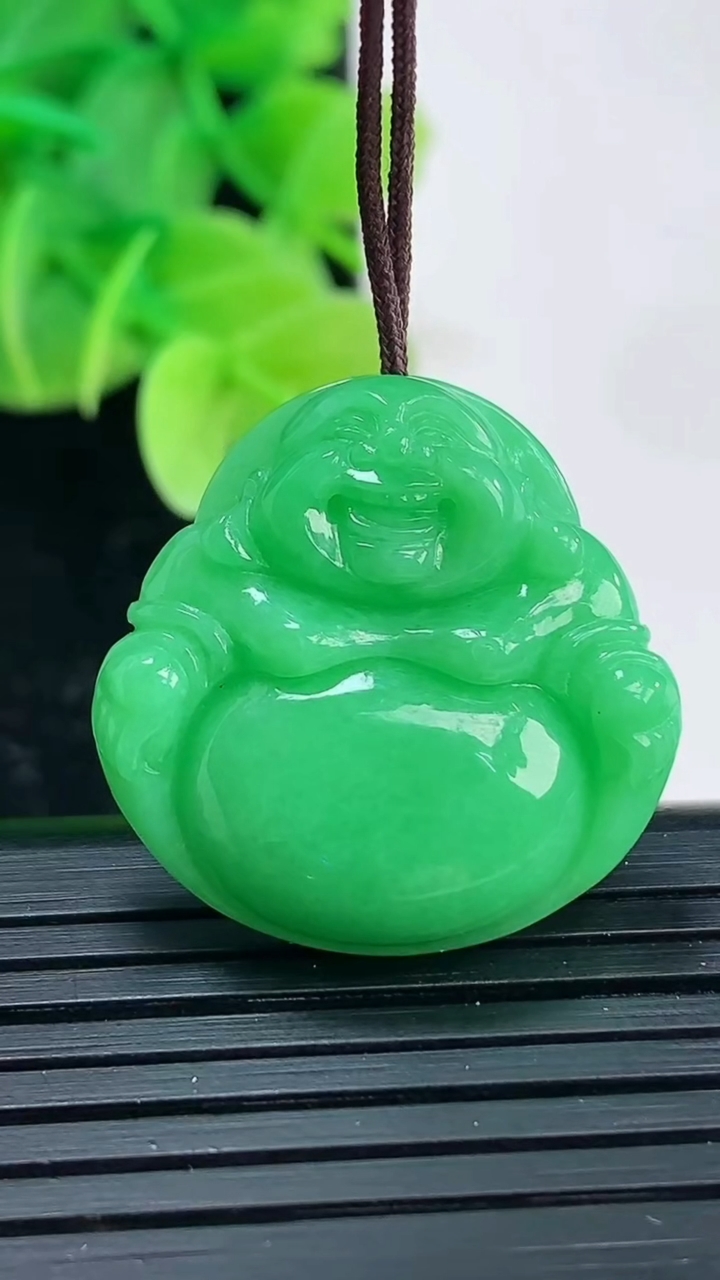 天然A货翡翠佛公吊坠尺寸24.6-24.4-5.9重量:6.18g
4月4日