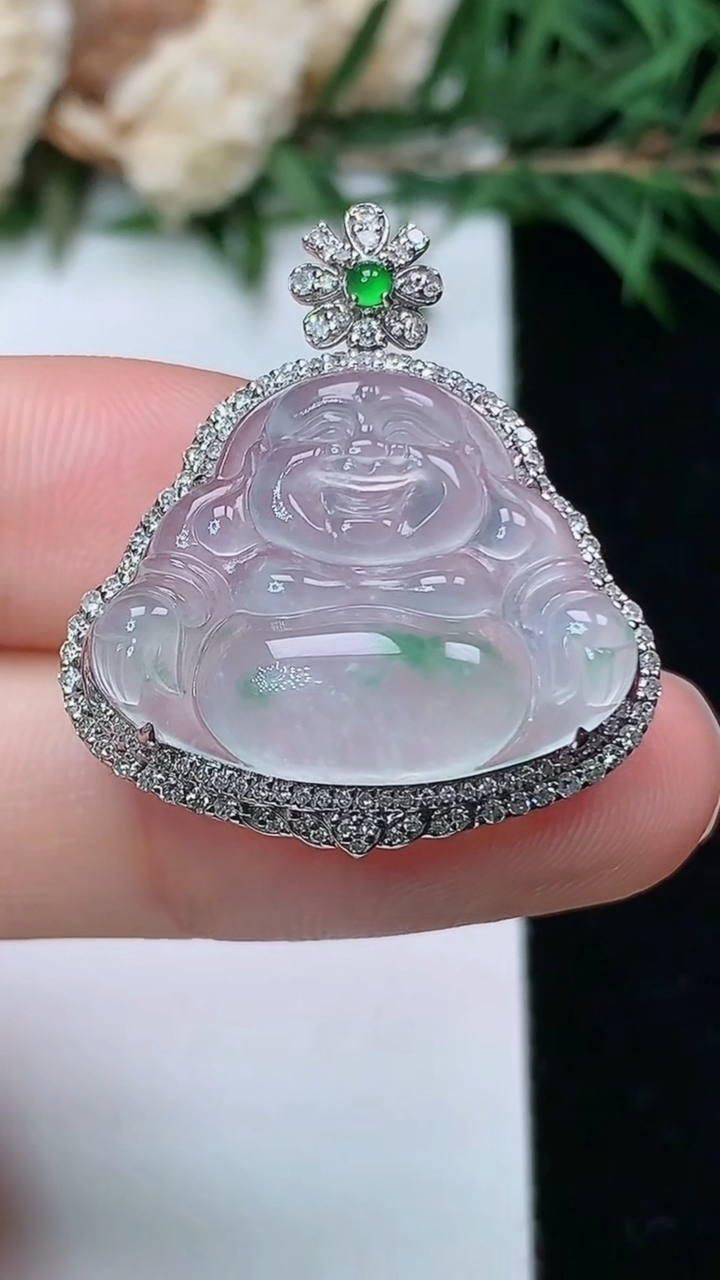 天然A货翡翠佛公吊坠，尺寸28.4-24.8-9.4，裸石16.9-22，重量:4.49g
4月4日