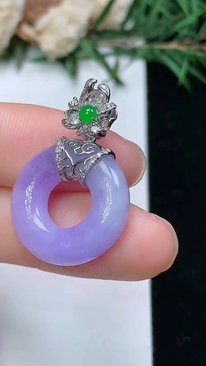 天然A货翡翠k金紫罗兰平安环吊坠，尺寸18.7-5，重量:4.58g
4月4日