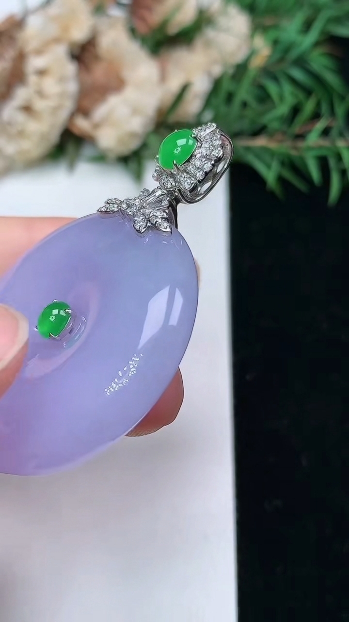 天然A货翡翠紫罗兰平安扣吊坠，尺寸34.6-8.3，重量:22.81g
4月4日