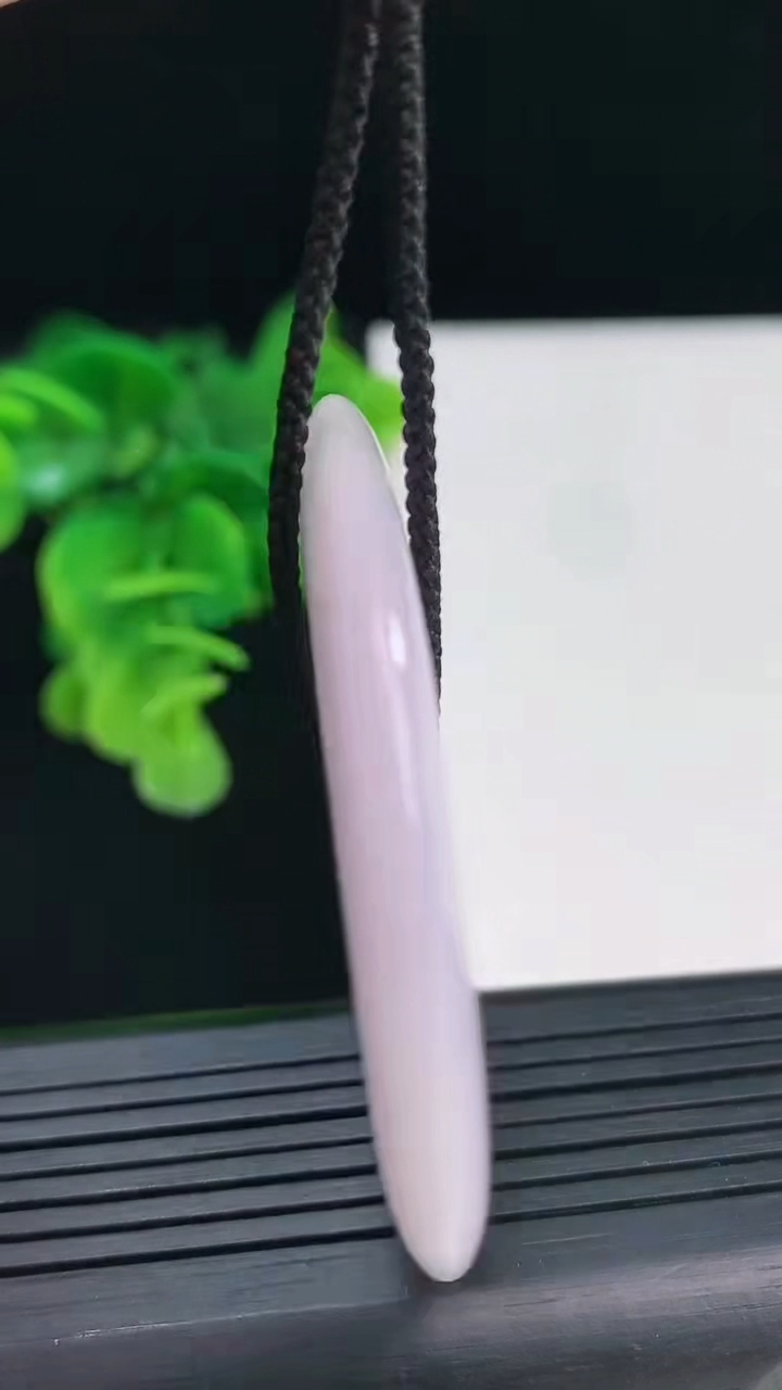 天然A货翡翠平安扣吊坠尺寸53-6.5重:36.55g 66
4月4日