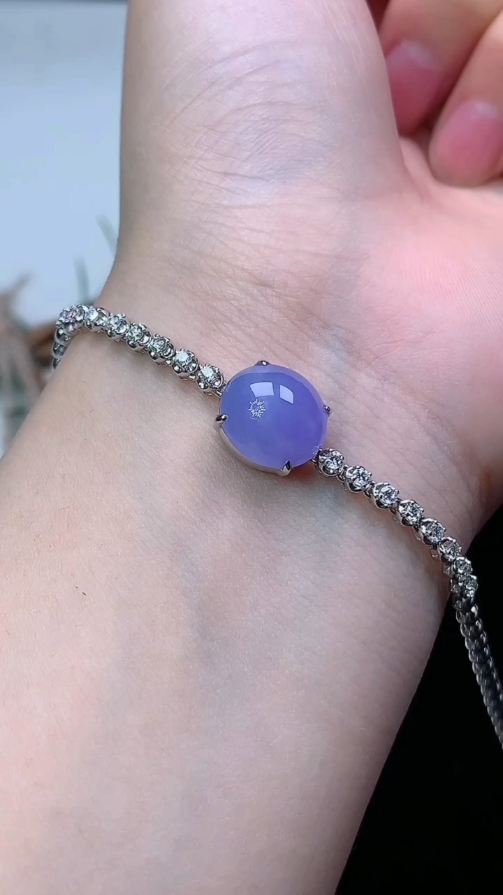 天然A货翡翠k金紫罗兰蛋面手链，尺寸11-10.4-7，重量:6.02g
4月4日