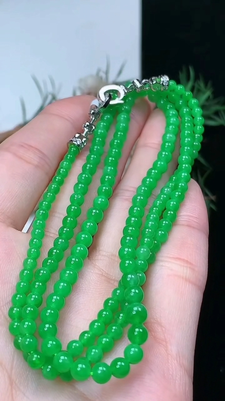 天然A货翡翠圆珠项链，尺寸4.7-171颗，重量:14.83g4月4日
工厂直销收藏佳品,种好水足，色泽均匀，有种有色，上手高大气！