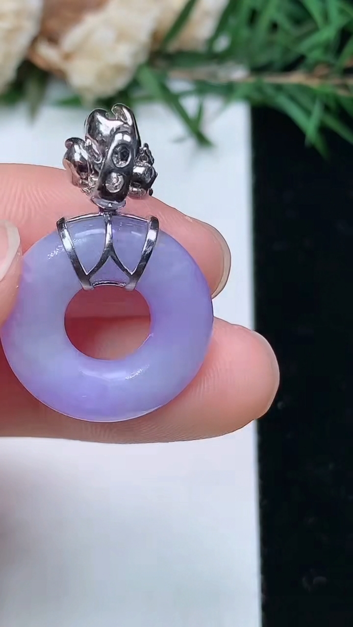 天然A货翡翠k金紫罗兰平安环吊坠，尺寸18.7-5，重量:4.58g
4月4日