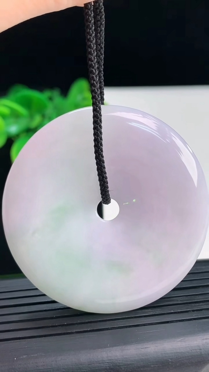 天然A货翡翠平安扣吊坠尺寸53-6.5重:36.55g 66
4月4日