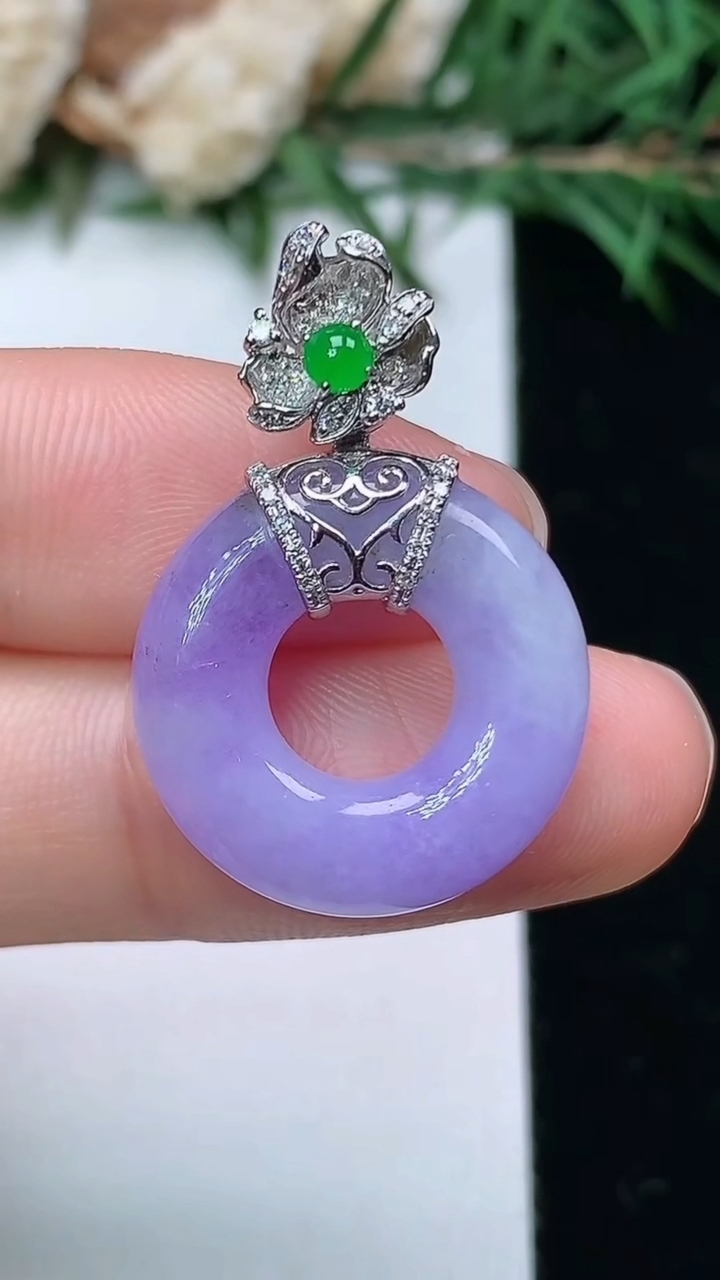 天然A货翡翠k金紫罗兰平安环吊坠，尺寸18.7-5，重量:4.58g
4月4日