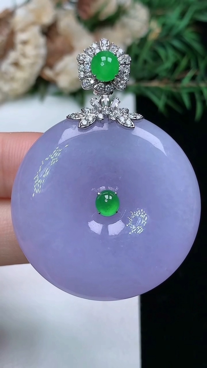 天然A货翡翠紫罗兰平安扣吊坠，尺寸34.6-8.3，重量:22.81g
4月4日