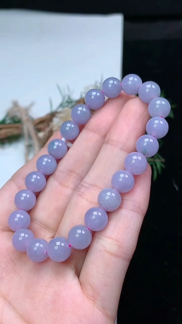 天然A货翡翠紫罗兰圆珠手串，尺寸8.1-22颗，重量:20.32g4月4日
工厂直销收藏佳品,种好水足，色泽均匀，有种有色，上手高大气！