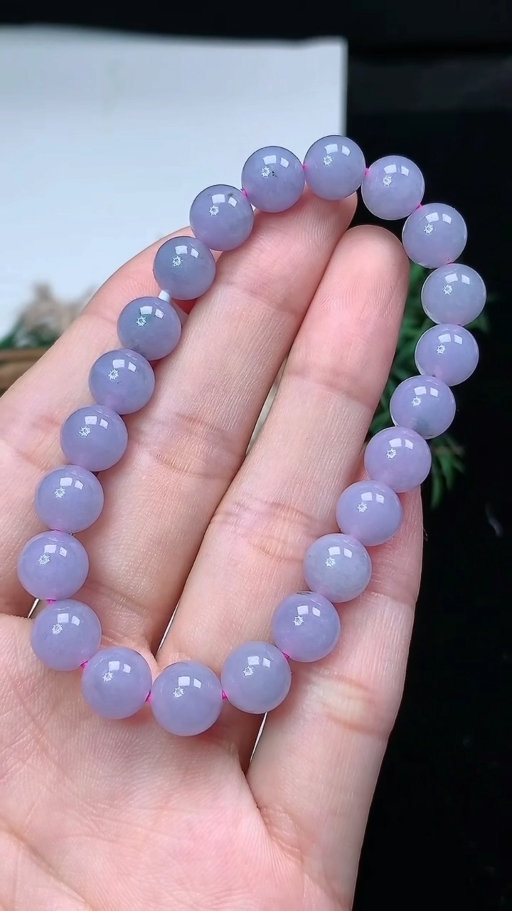 天然A货翡翠紫罗兰圆珠手串，尺寸8.1-22颗，重量:20.32g4月4日
工厂直销收藏佳品,种好水足，色泽均匀，有种有色，上手高大气！