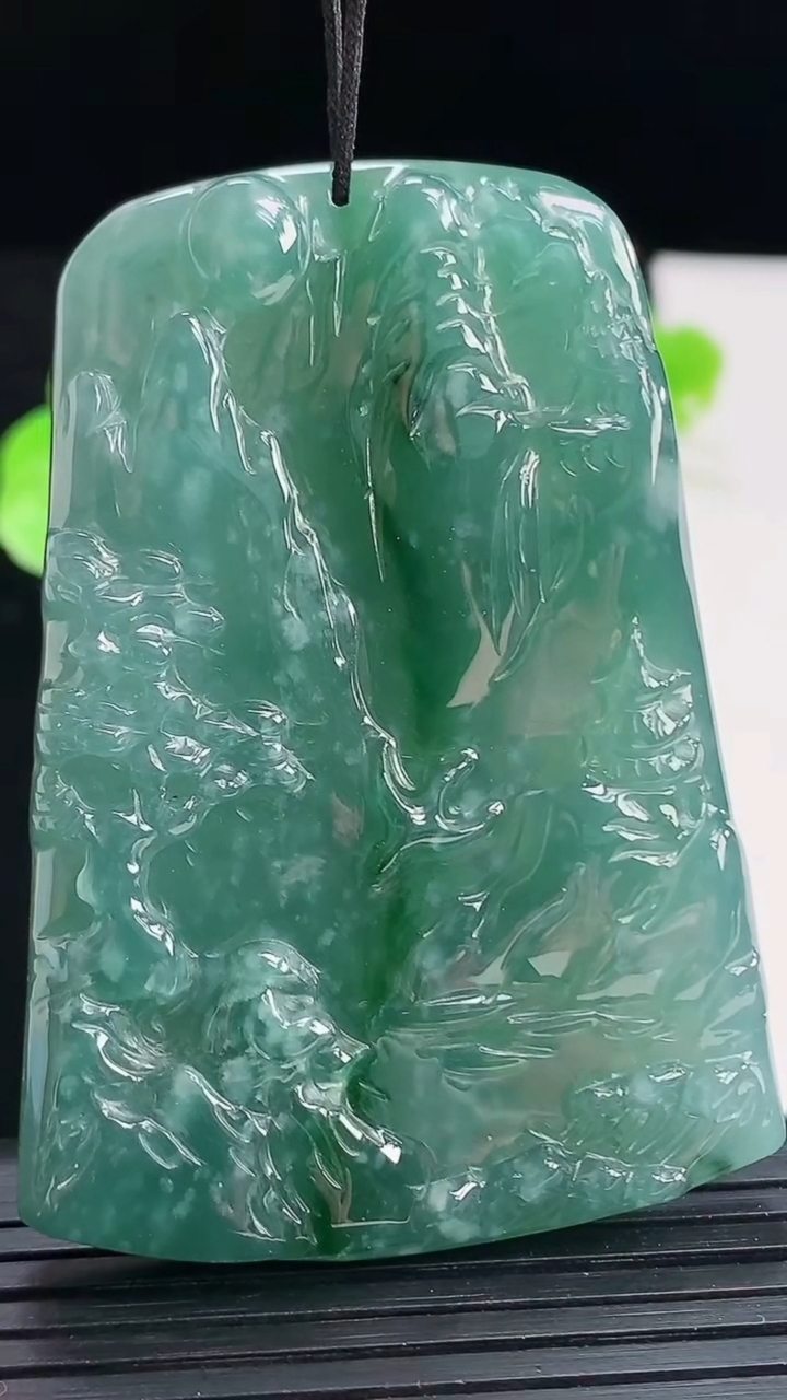 天然A货翡翠蓝水山水牌吊坠尺寸60.1-42.4-7重:40.46g 66
4月4日