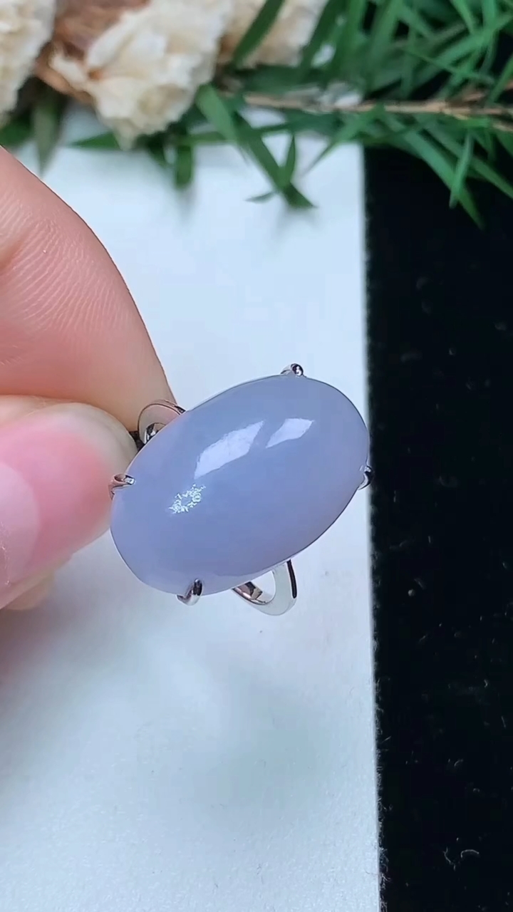 天然A货翡翠k金紫罗兰蛋面戒指，尺寸15.9-19.6-12.3，重量:5.64g2026年4月4日