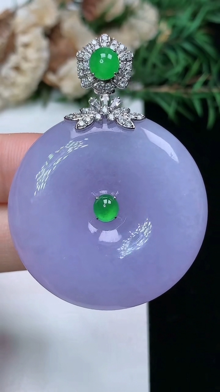 天然A货翡翠紫罗兰平安扣吊坠，尺寸34.6-8.3，重量:22.81g
4月4日