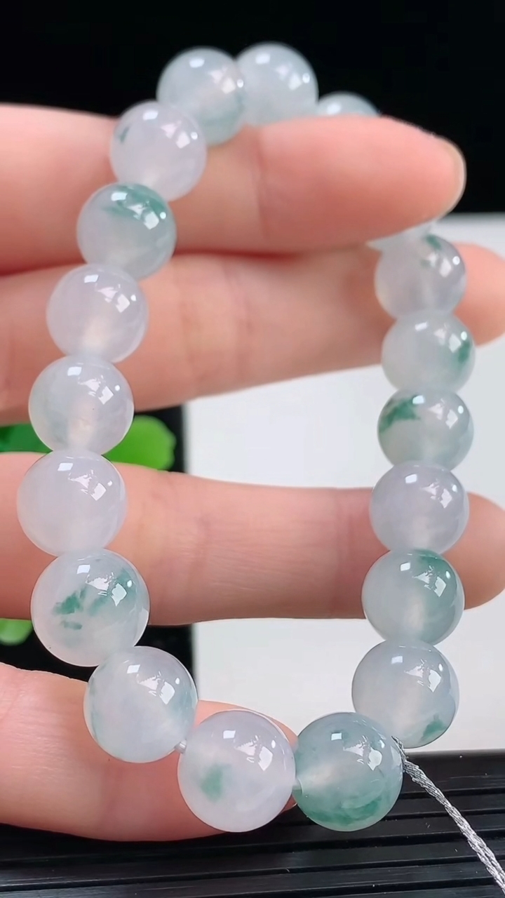 天然A货翡翠种飘花圆珠手串尺寸9.8-19颗重量:30.16g4月4日
工厂直销收藏佳品,种好水足，