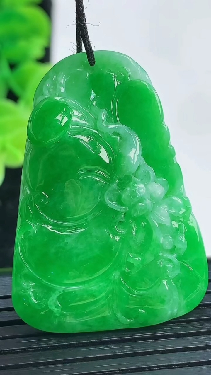 天然A货翡翠和和美美 荷花吊坠尺寸40.6-29-7.5重量:14.94g
4月4日