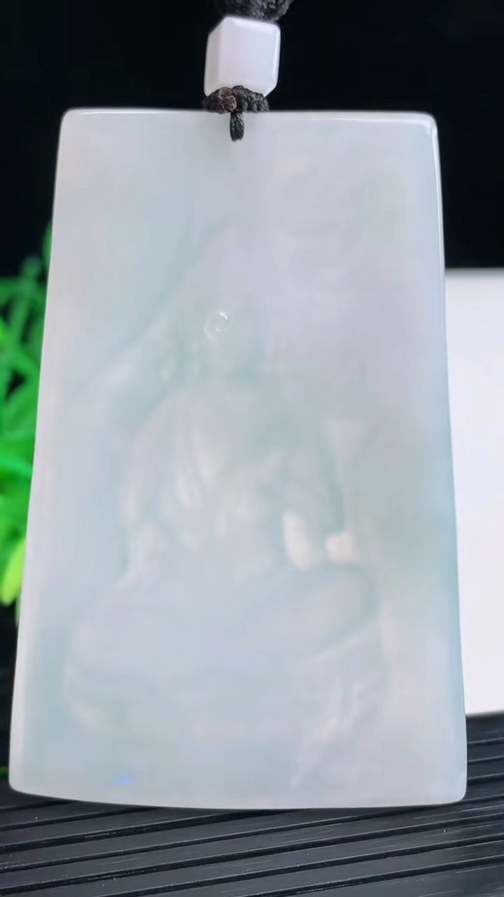 天然A货翡翠大势至菩萨吊坠尺寸66.9-44.1-4.9重量:45.12g
4月4日