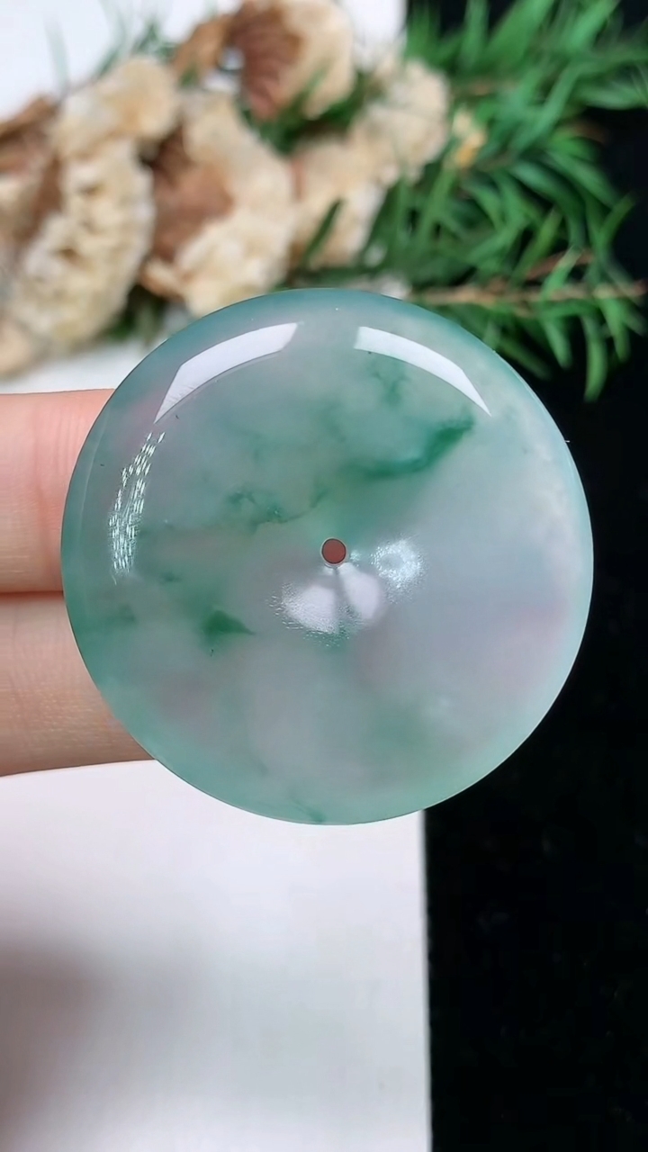 天然A货翡翠飘花平安扣吊坠，尺寸34.3-6.2，重量:14.63g
4月4日