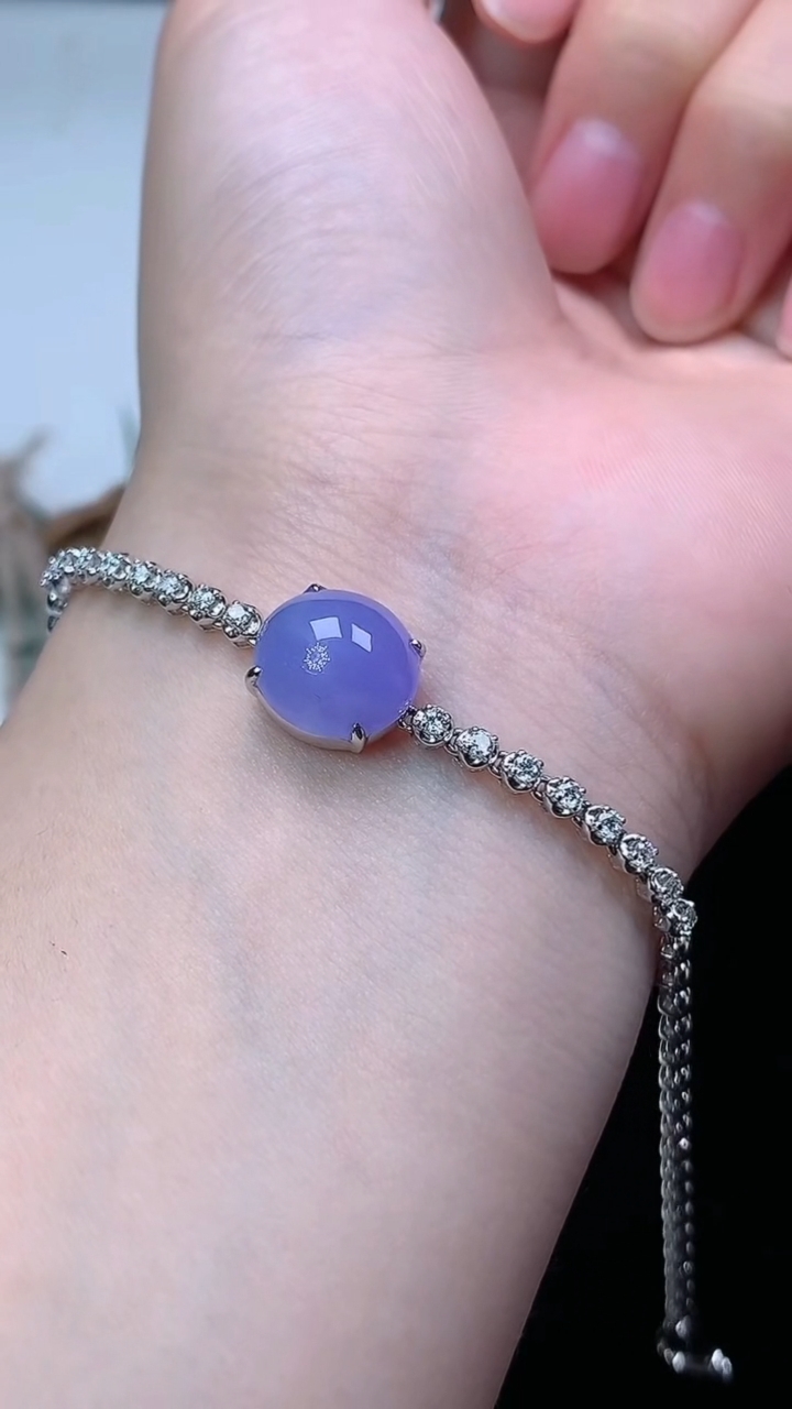 天然A货翡翠k金紫罗兰蛋面手链，尺寸11-10.4-7，重量:6.02g
4月4日