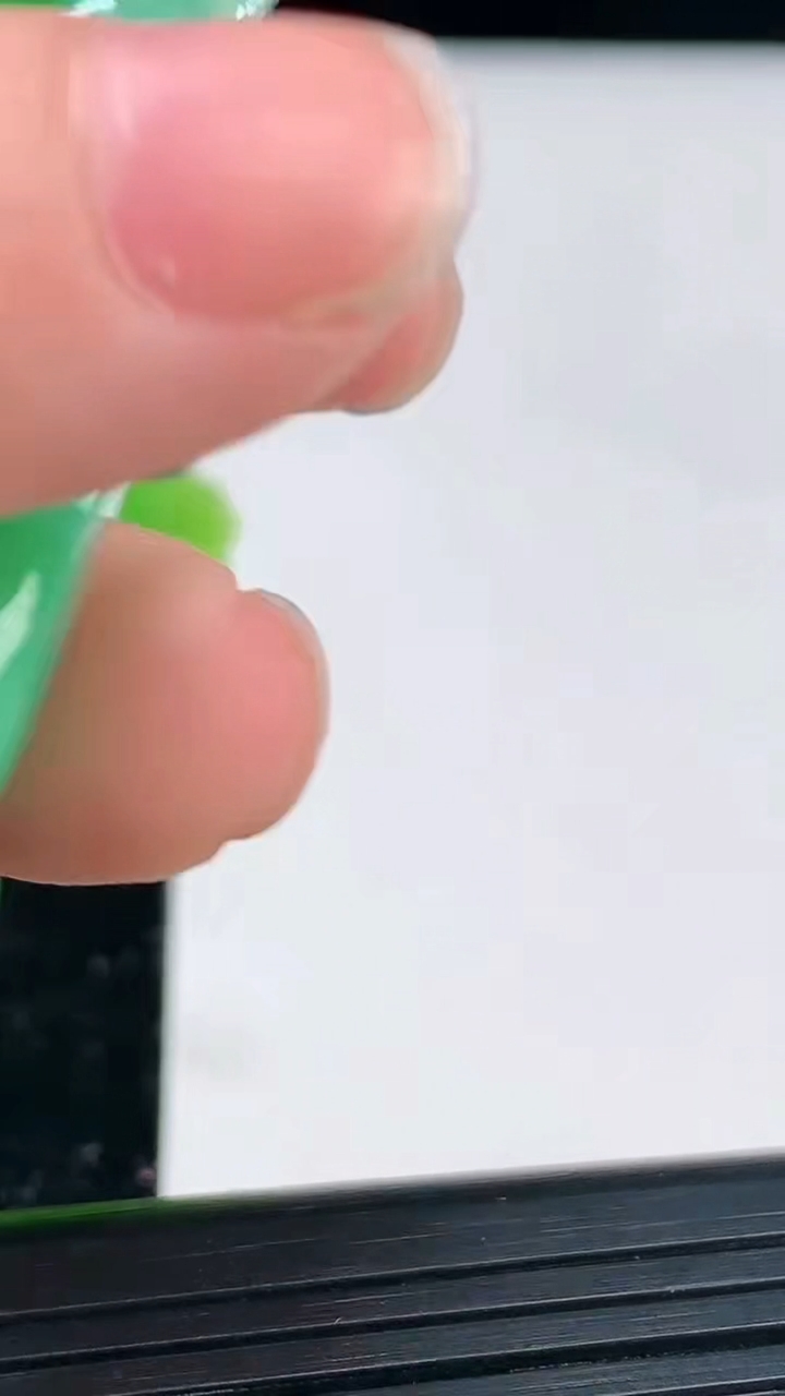 天然A货翡翠福瓜吊坠尺寸49.5-17.5-12.2重量:21.02g
4月4日