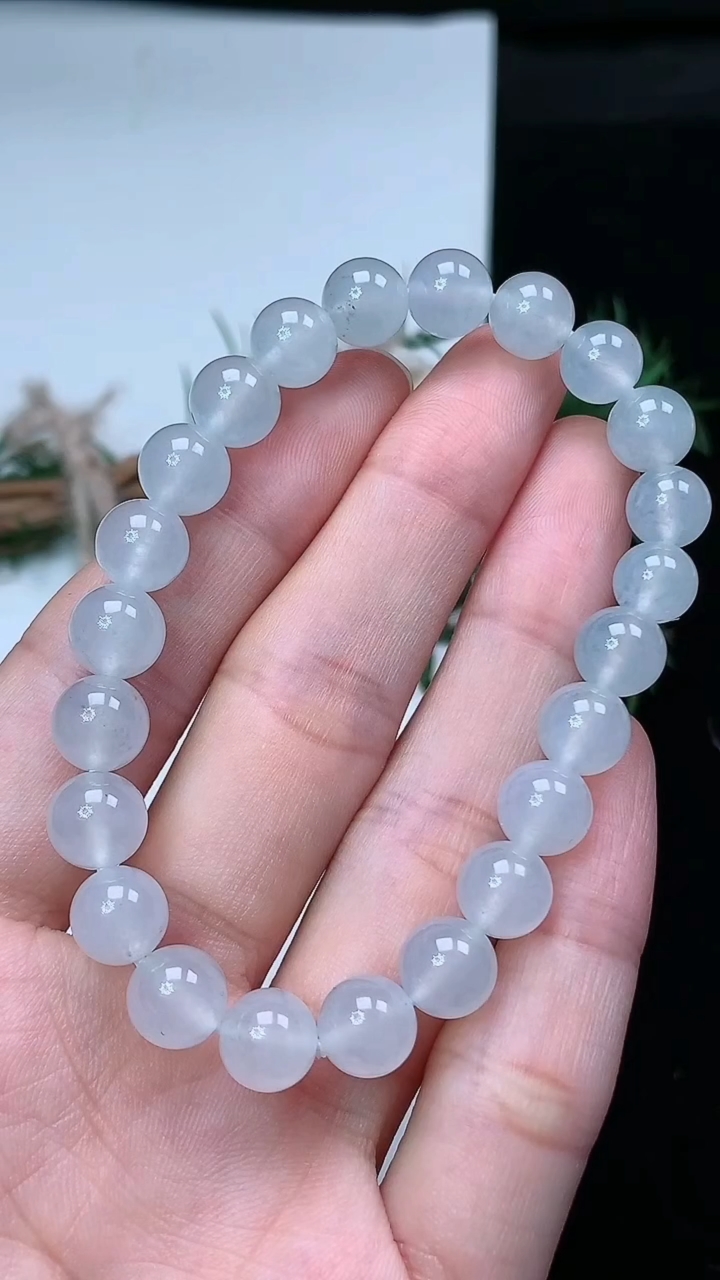 天然A货翡翠白冰圆珠手串，尺寸7.8-23颗，重量:19.49g4月4日
工厂直销收藏佳品,种好水足