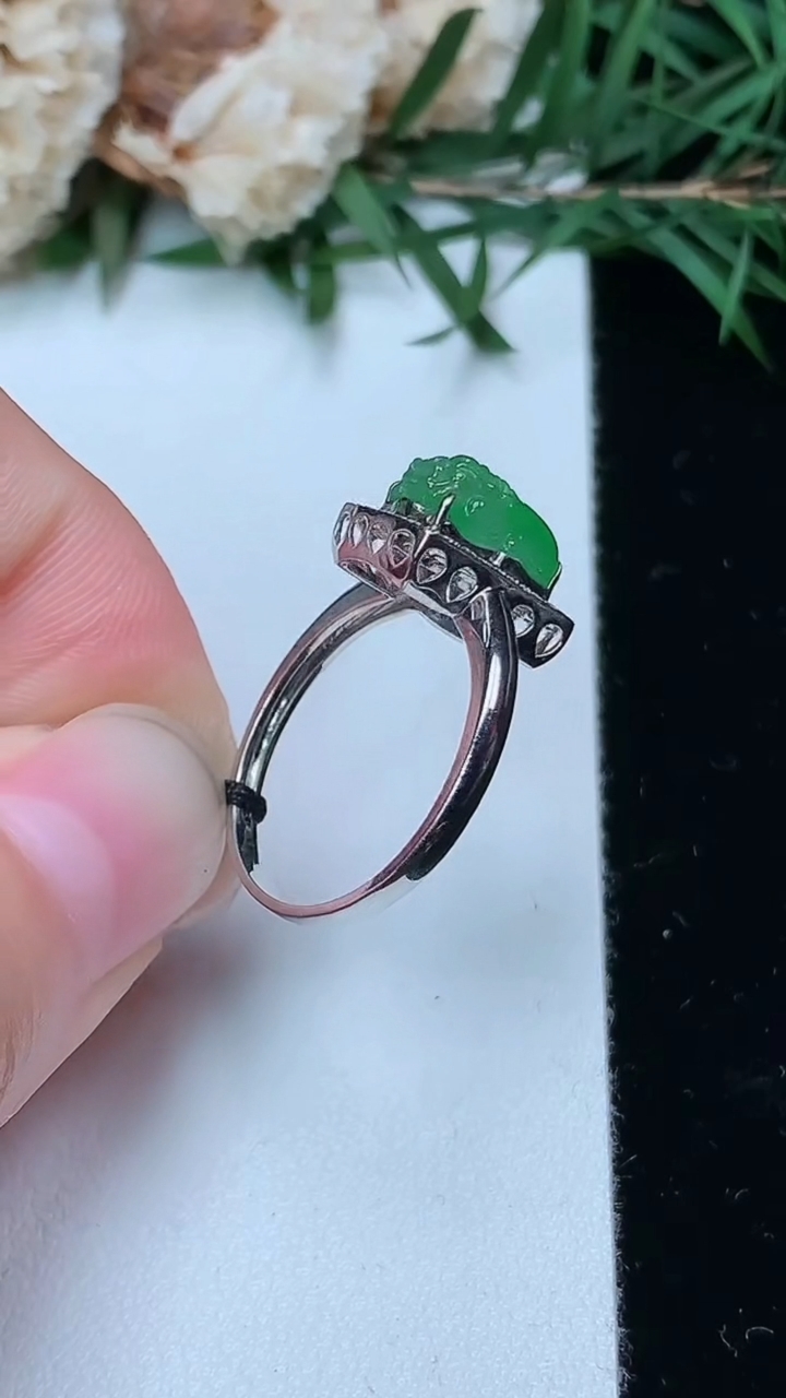 天然A货翡翠貔貅戒指，尺寸16.9-10-5.7，重量:2.20g2026年4月4日
工厂直销收藏佳品,种好水足，色泽均匀，有种有色，上手高大气！