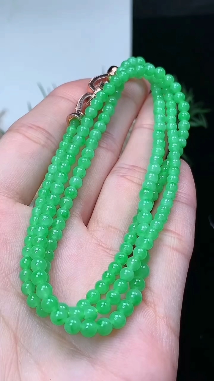 天然A货翡翠圆珠项链，尺寸4.1-173颗，重量:15.00g4月4日
工厂直销收藏佳品,种好水足，