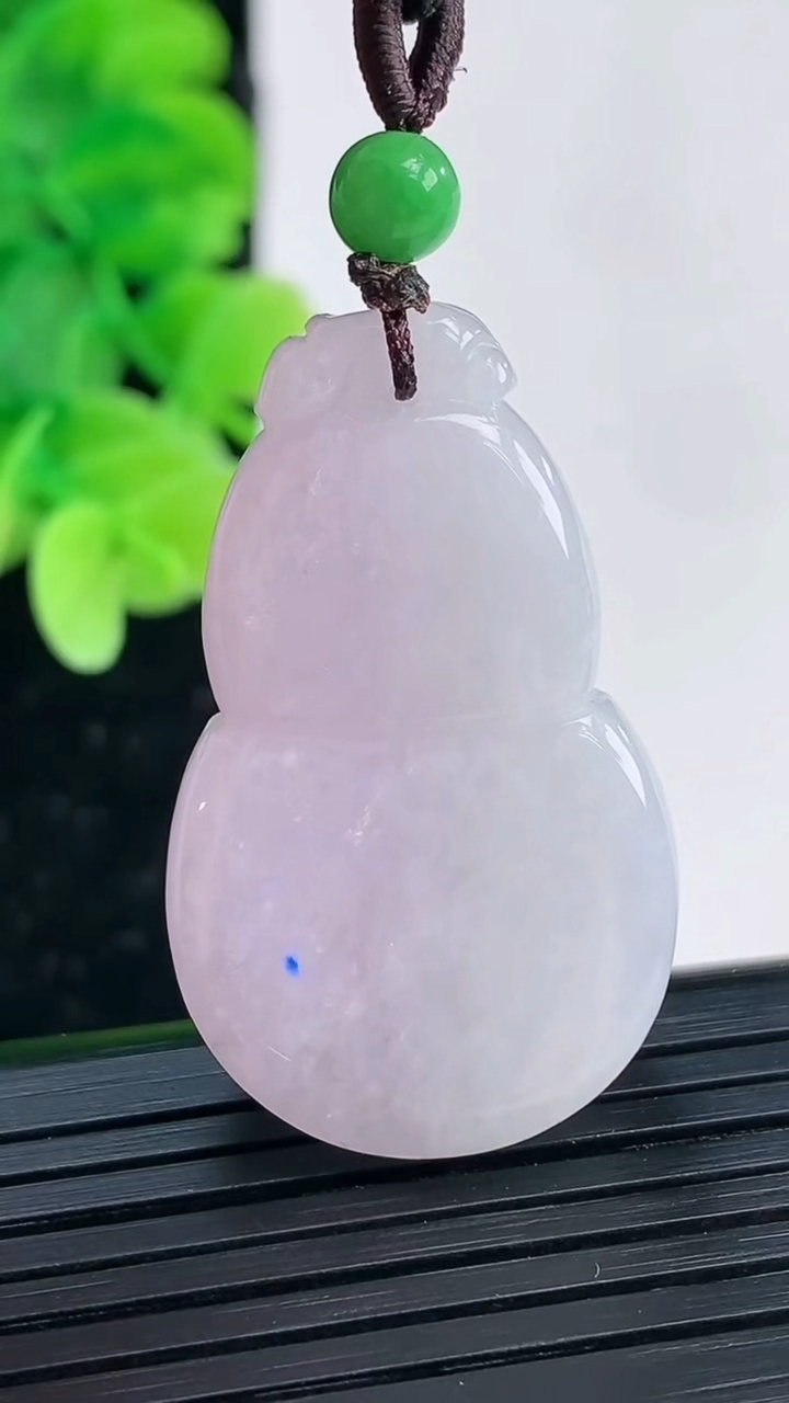 天然A货翡翠紫罗兰葫芦吊坠尺寸36.1-22-12.1重量:18.06g
4月4日