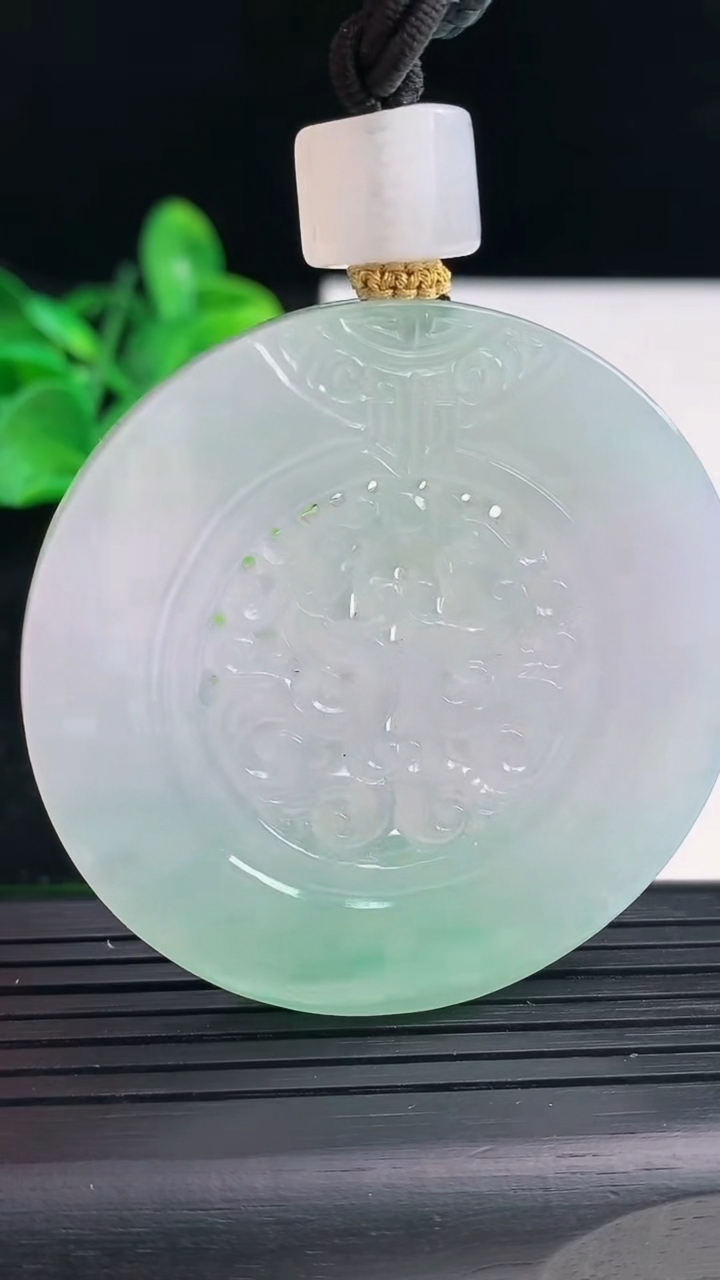 天然A货翡翠仿古无事牌吊坠尺寸52.6-5.7重量:44.94g
4月4日