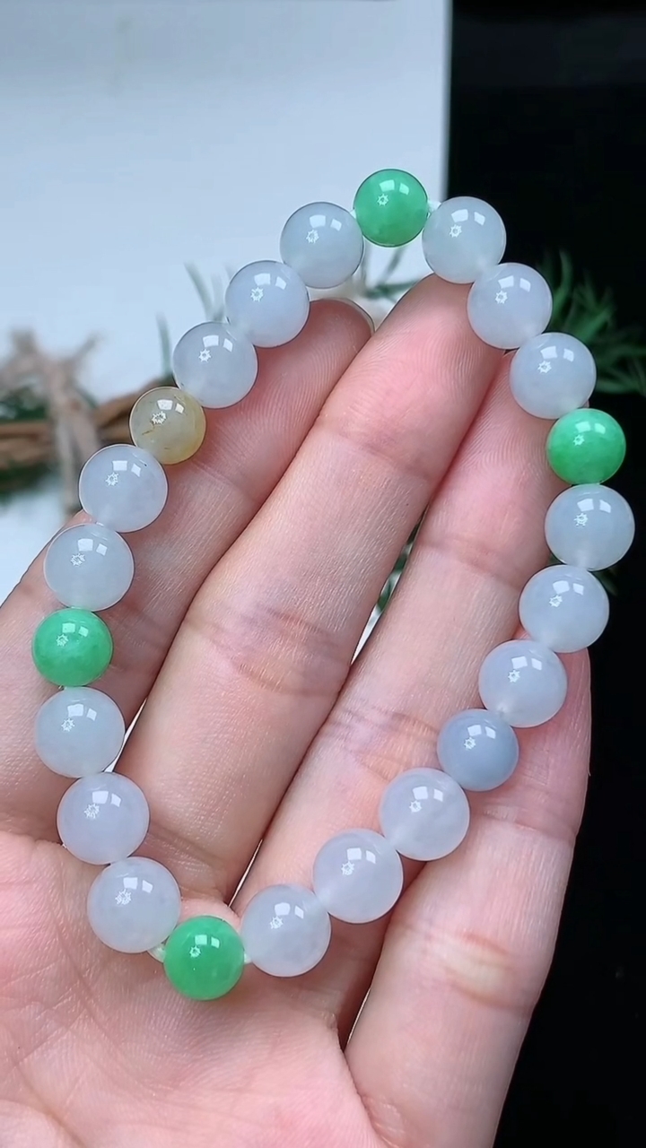 天然A货翡翠三彩圆珠手串，尺寸8-23颗，重量:20.00g4月4日
工厂直销收藏佳品,种好水足，色泽均匀，有种有色，上手高大气！