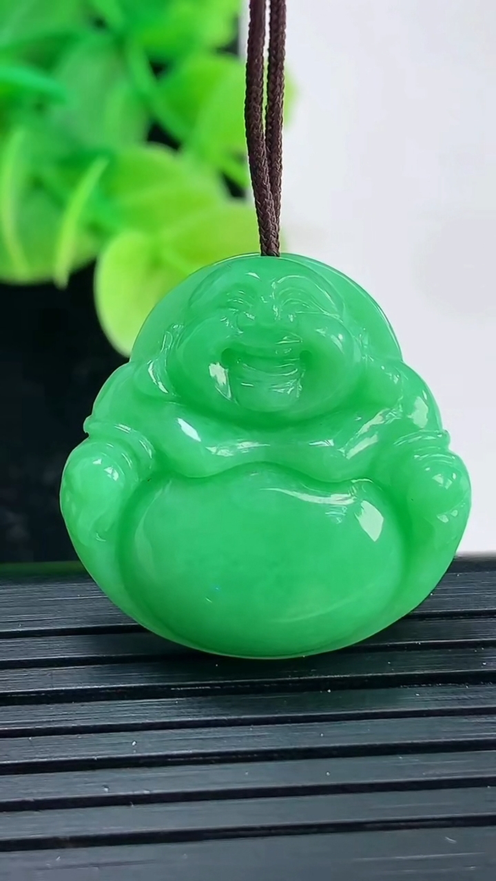 天然A货翡翠佛公吊坠尺寸24.6-24.4-5.9重量:6.18g
4月4日