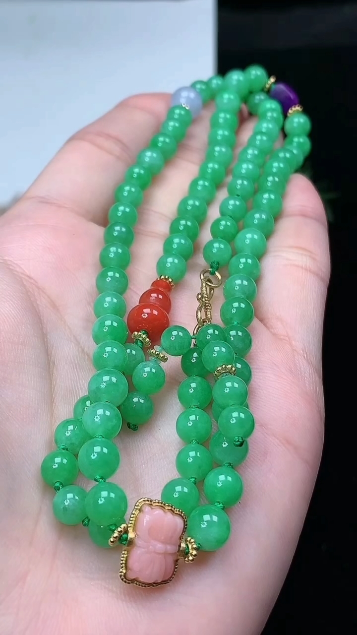 天然A货翡翠圆珠项链，尺寸6-81颗，重量:30.38g4月4日
工厂直销收藏佳品,种好水足，色泽均