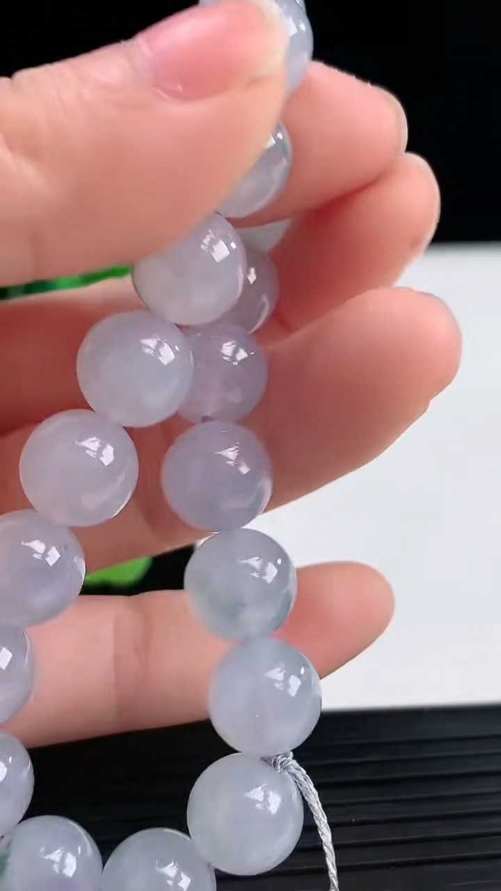 天然A货翡翠紫罗兰飘花圆珠手串尺寸9.8-19颗重量:33.31g4月4日
工厂直销收藏佳品,种好水足，色泽均匀，有种有色，上手高大气！