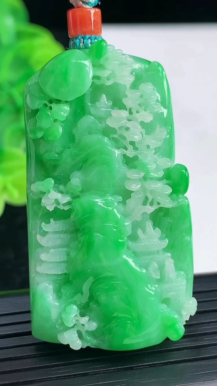 天然A货翡翠山水牌吊坠尺寸49.7-27.6-11.8重量:39.69g
4月4日