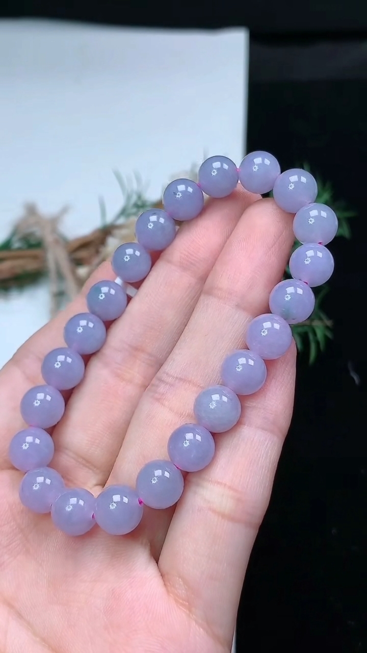 天然A货翡翠紫罗兰圆珠手串，尺寸8.1-22颗，重量:20.32g4月4日
工厂直销收藏佳品,种好水足，色泽均匀，有种有色，上手高大气！