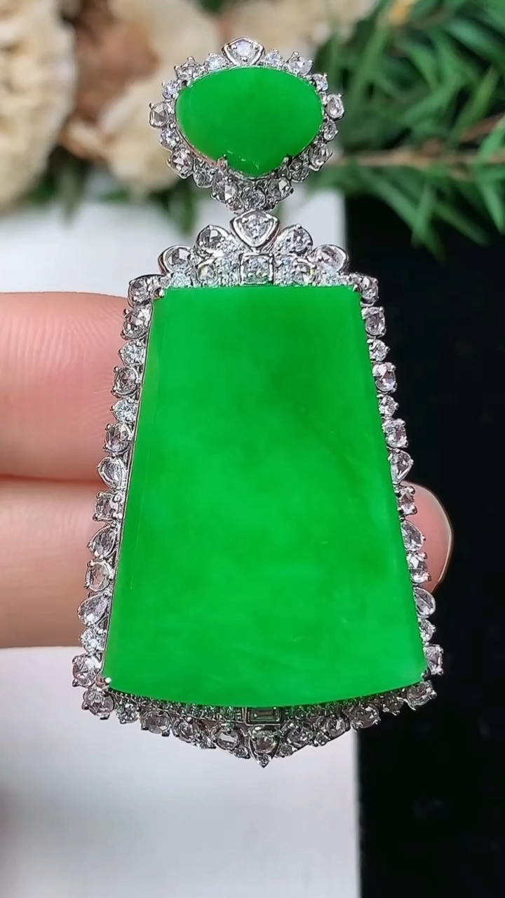 天然A货翡翠无事牌吊坠，尺寸47.8-24.3-10.5，裸石26.2-19.8，重量:11.80g