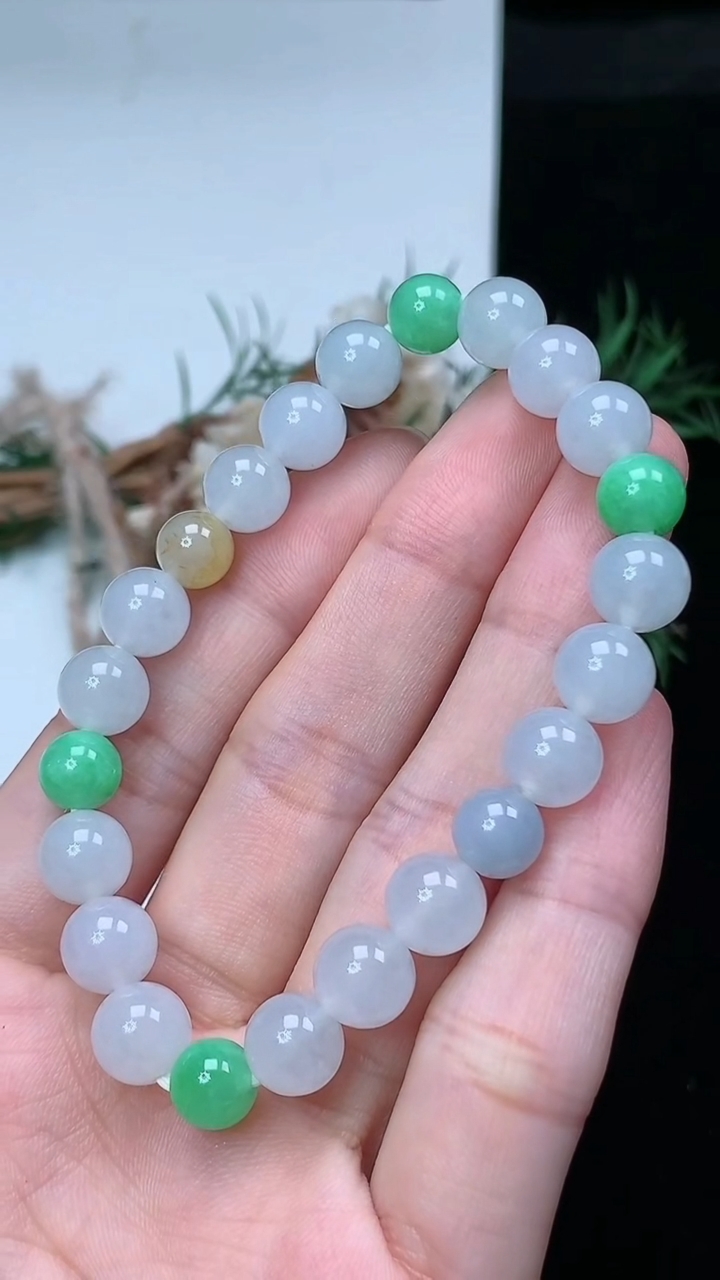 天然A货翡翠三彩圆珠手串，尺寸8-23颗，重量:20.00g4月4日
工厂直销收藏佳品,种好水足，色泽均匀，有种有色，上手高大气！