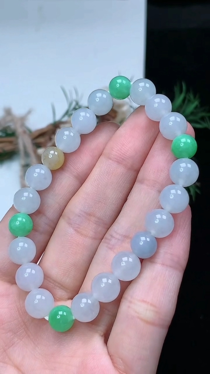 天然A货翡翠三彩圆珠手串，尺寸8-23颗，重量:20.00g4月4日
工厂直销收藏佳品,种好水足，色泽均匀，有种有色，上手高大气！