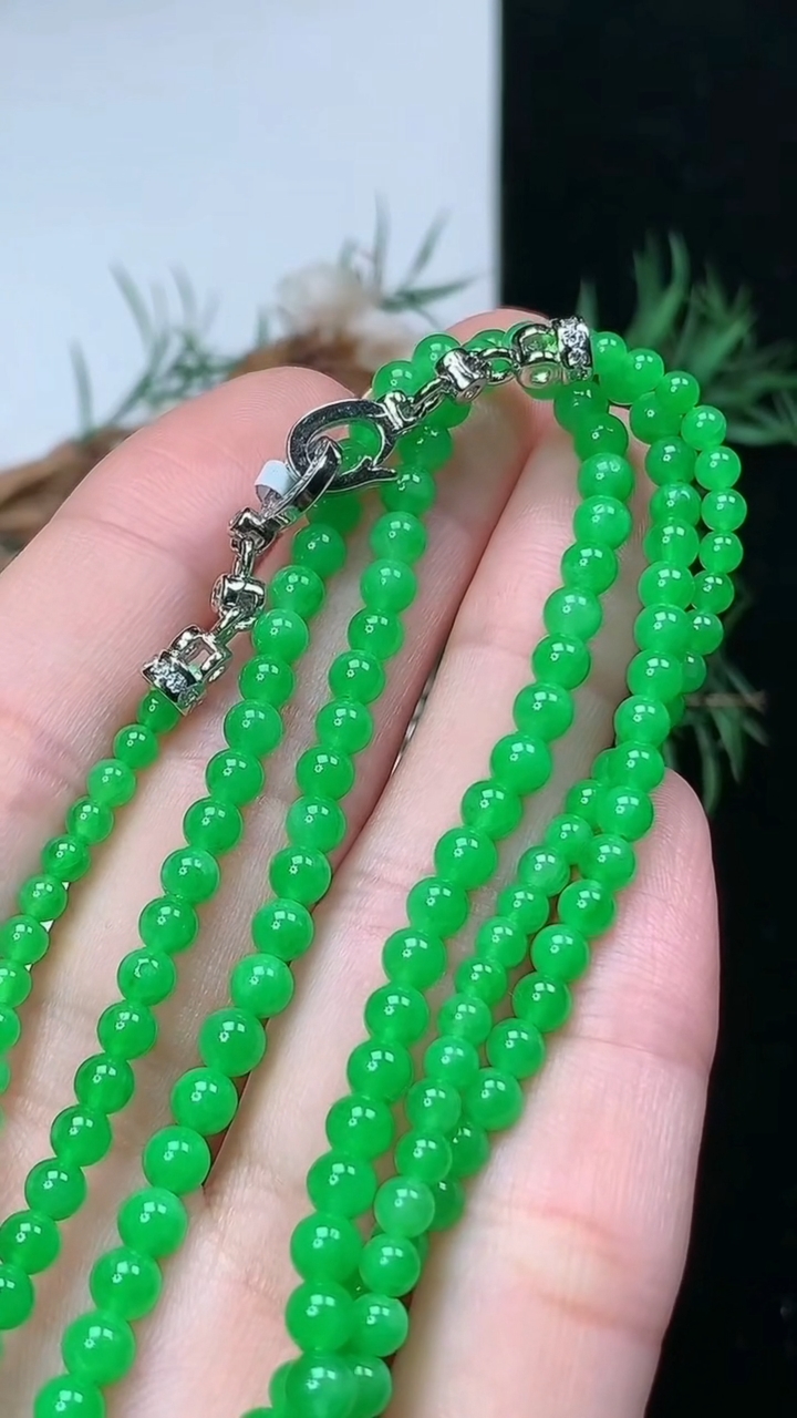 天然A货翡翠圆珠项链，尺寸4.7-171颗，重量:14.83g4月4日
工厂直销收藏佳品,种好水足，色泽均匀，有种有色，上手高大气！