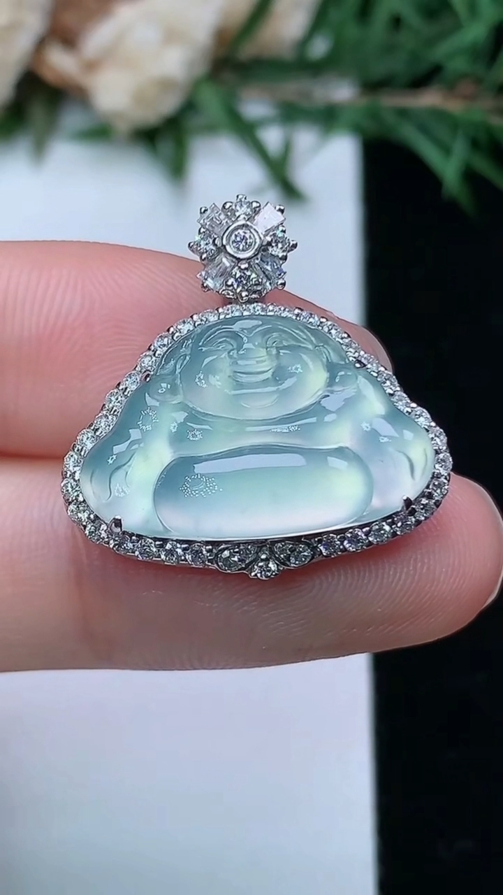 天然A货翡翠白冰佛公吊坠，尺寸22.2-22-6.8，裸石12.5-19.6，重量:3.91g
4月