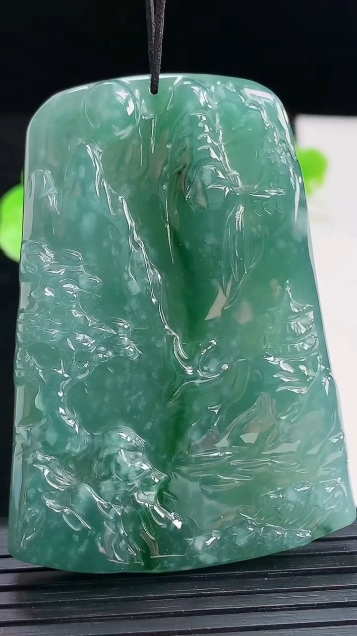 天然A货翡翠蓝水山水牌吊坠尺寸60.1-42.4-7重:40.46g 66
4月4日