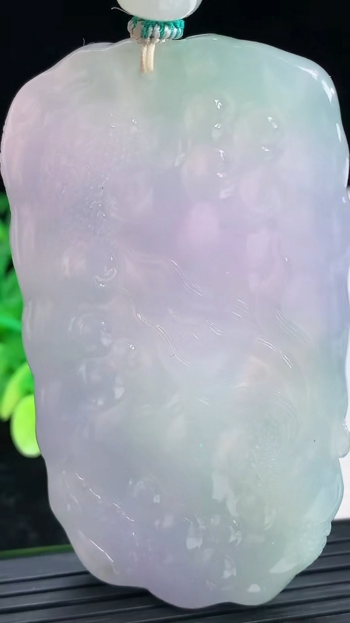 天然A货翡翠紫罗兰龙牌吊坠尺寸71.8-41.6-11.4重量:71.14g
4月4日