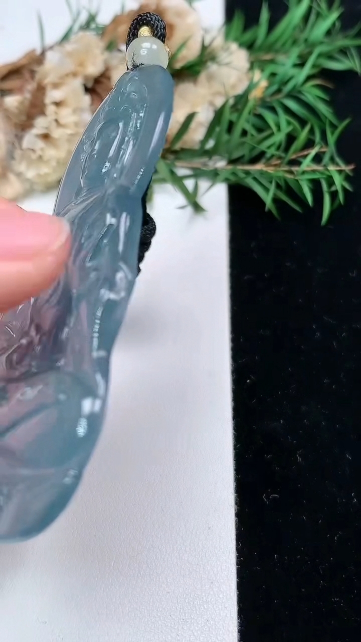 天然A货翡翠蓝水观音菩萨吊坠，尺寸69.5-38-4，重量:21.50g
4月4日