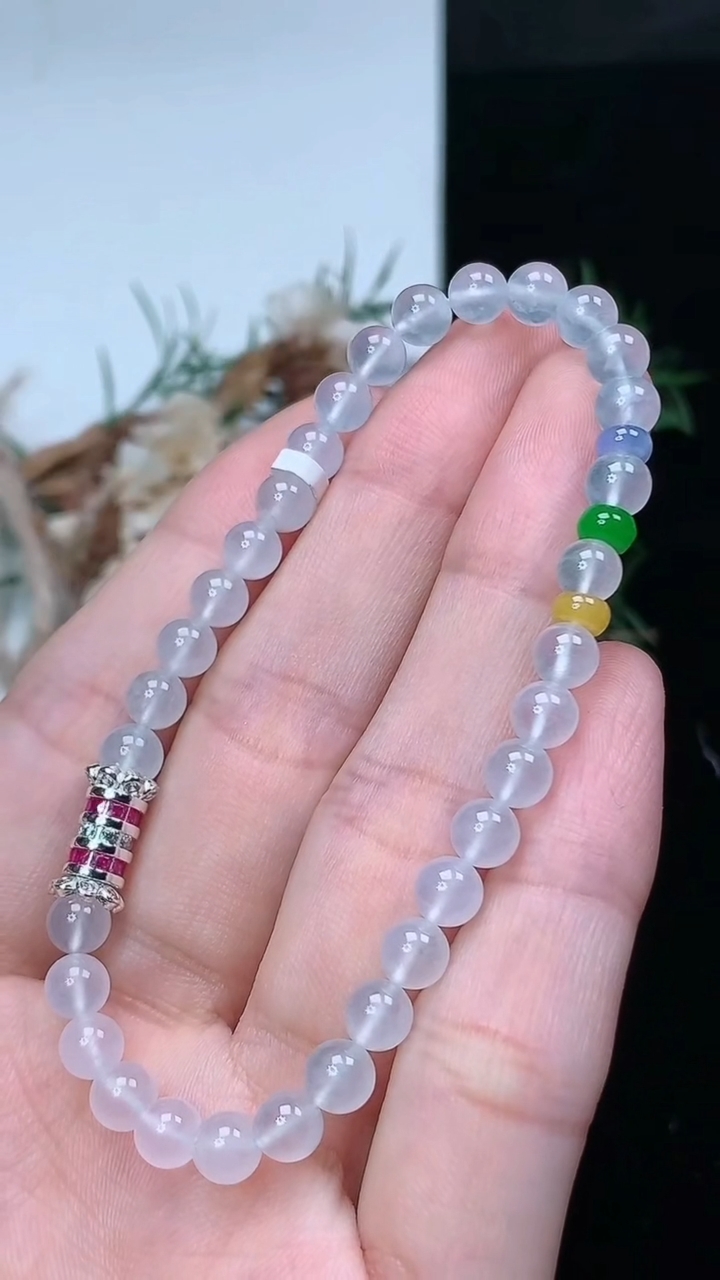 天然A货翡翠白冰圆珠手串，尺寸5-35颗，重量:8.61g4月4日
工厂直销收藏佳品,种好水足，色泽均匀，有种有色，上手高大气！