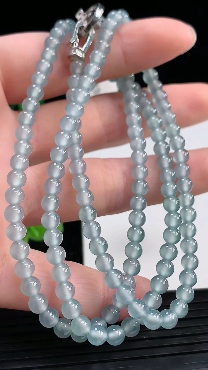 天然A货翡翠圆珠项链尺寸4.2-138颗重量:21.29g4月4日
工厂直销收藏佳品,种好水足，色泽