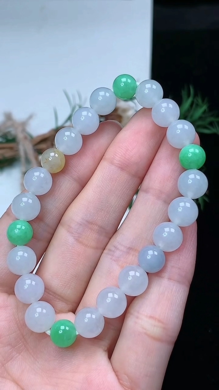 天然A货翡翠三彩圆珠手串，尺寸8-23颗，重量:20.00g4月4日
工厂直销收藏佳品,种好水足，色泽均匀，有种有色，上手高大气！